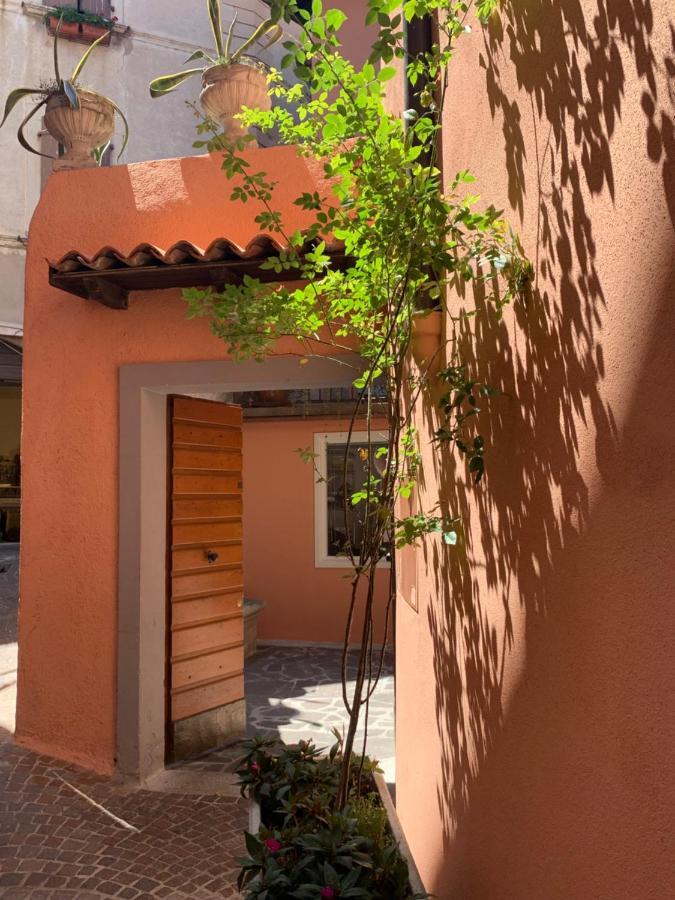Albergo Ristorante Montebaldo 리몬네술가르다 외부 사진
